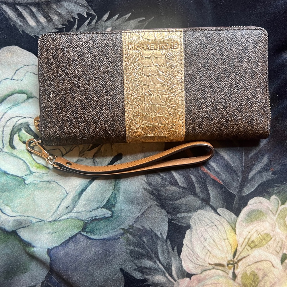 Michael Kors brown signature Jet Set wallet